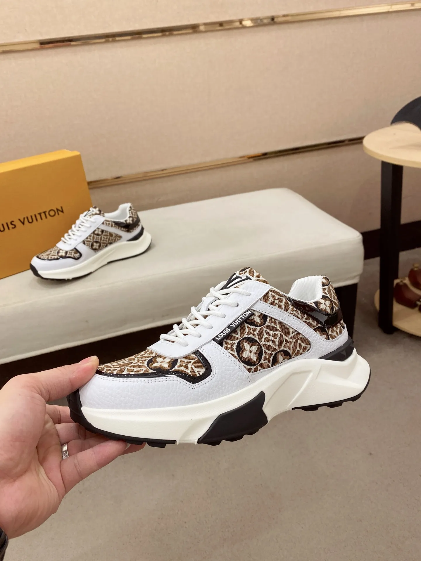 Men's shoes💰 462💰louis vuitton (Louis Vuitton/lv)🔍🔍The new counters are on sale at the same time. The uppers are imported from Italy. ️Re-engraved🇮🇹💪💪, ⚠Sole: The original sole is specially provided by the original factory, the exclusive movable molded sole is super comfortable, ⚠Original factory follow-up goods, 🔍🔍high quality, you can go in and out of the counter at will, welcome to compare⚠. Code number: 38-44 (45/46 customized, non-refundable)